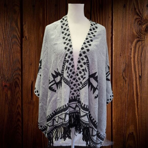 Poncho    - Picture 1 of 6